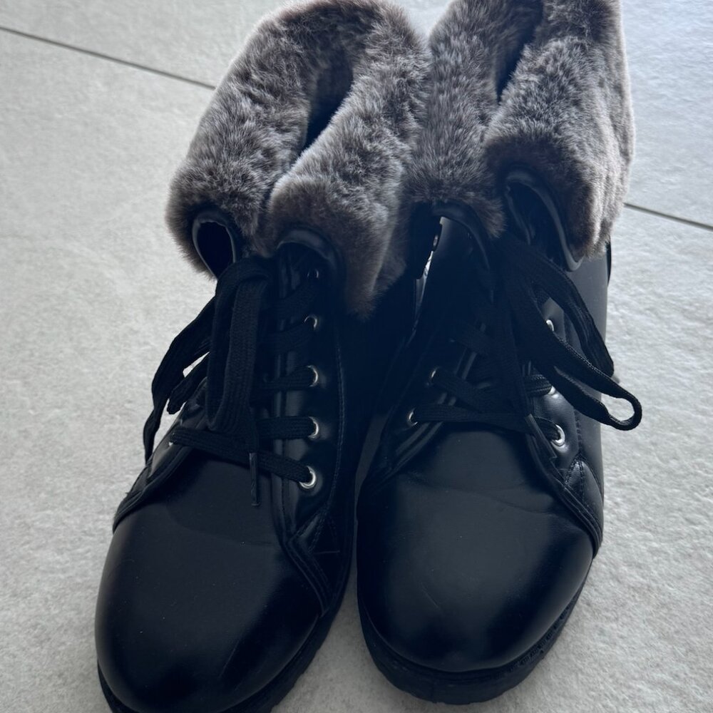 Little Black Boootes